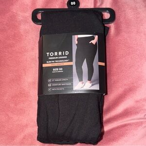 Torrid Black Premium Leggings with Pockets. NEW! Size 00. Plus size 00